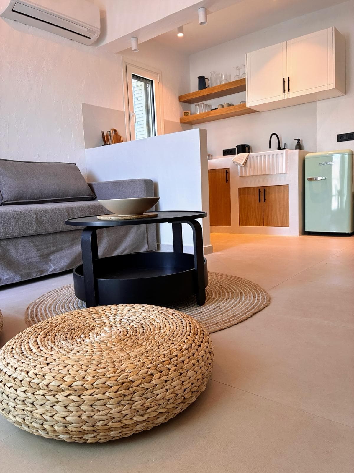 Jasmine — Living room 2