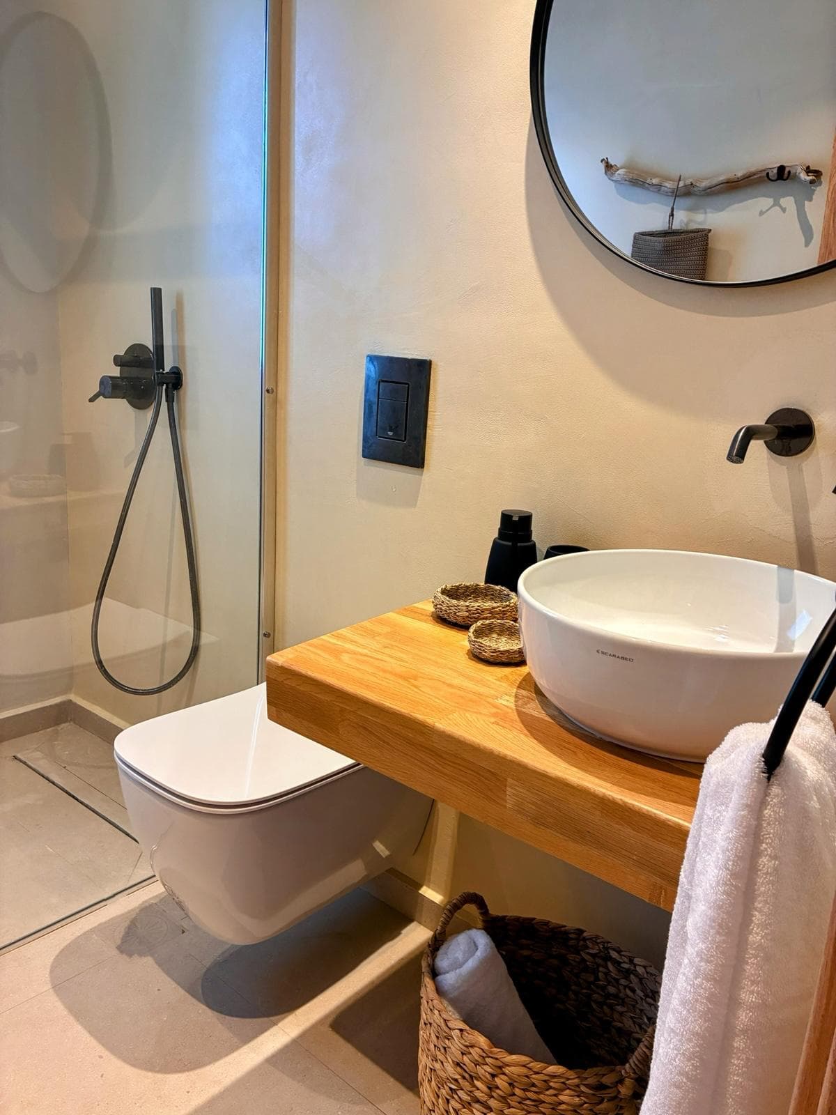 Jasmine — Bathroom 1