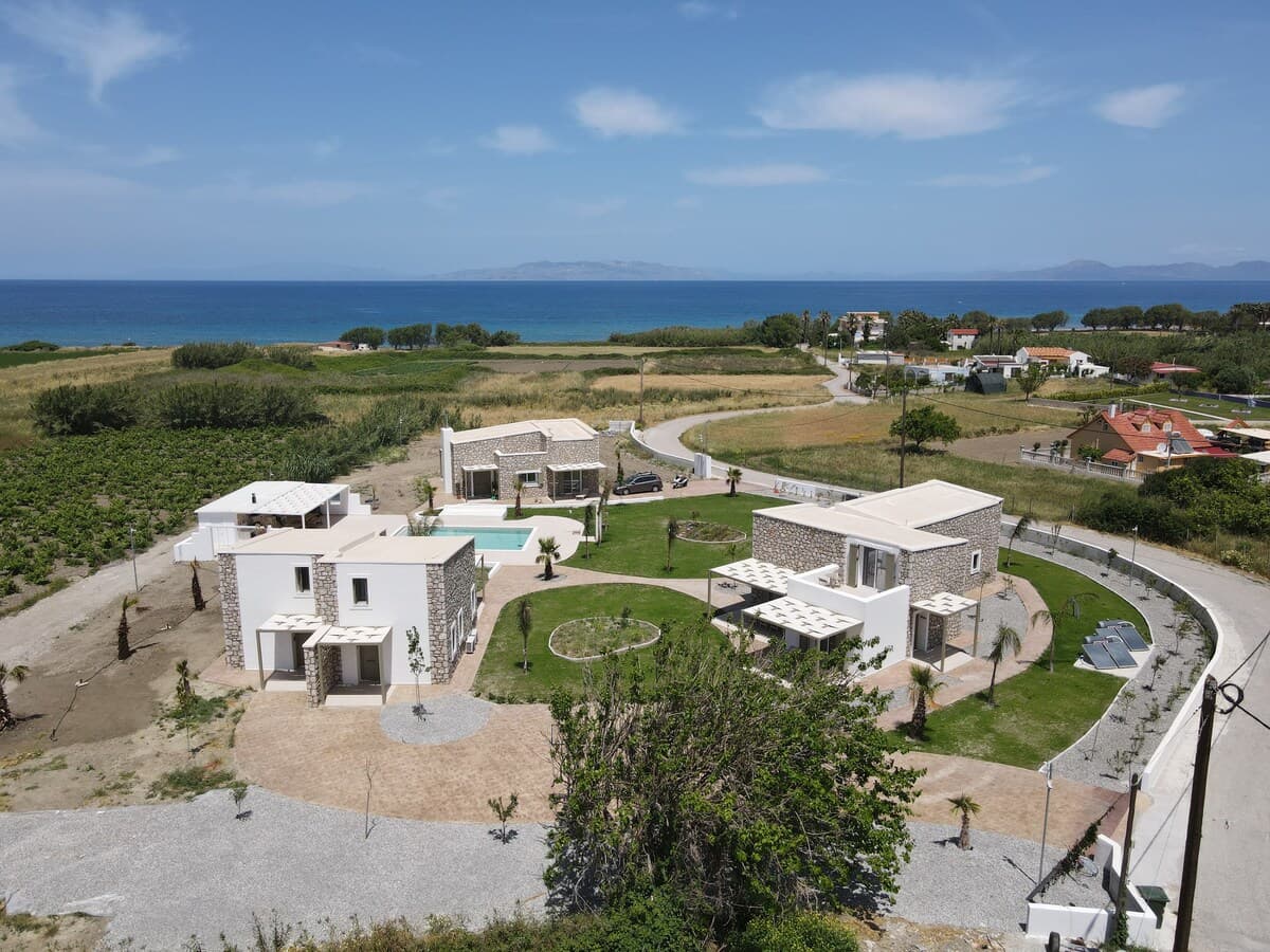 Lemoni — Exterior 2