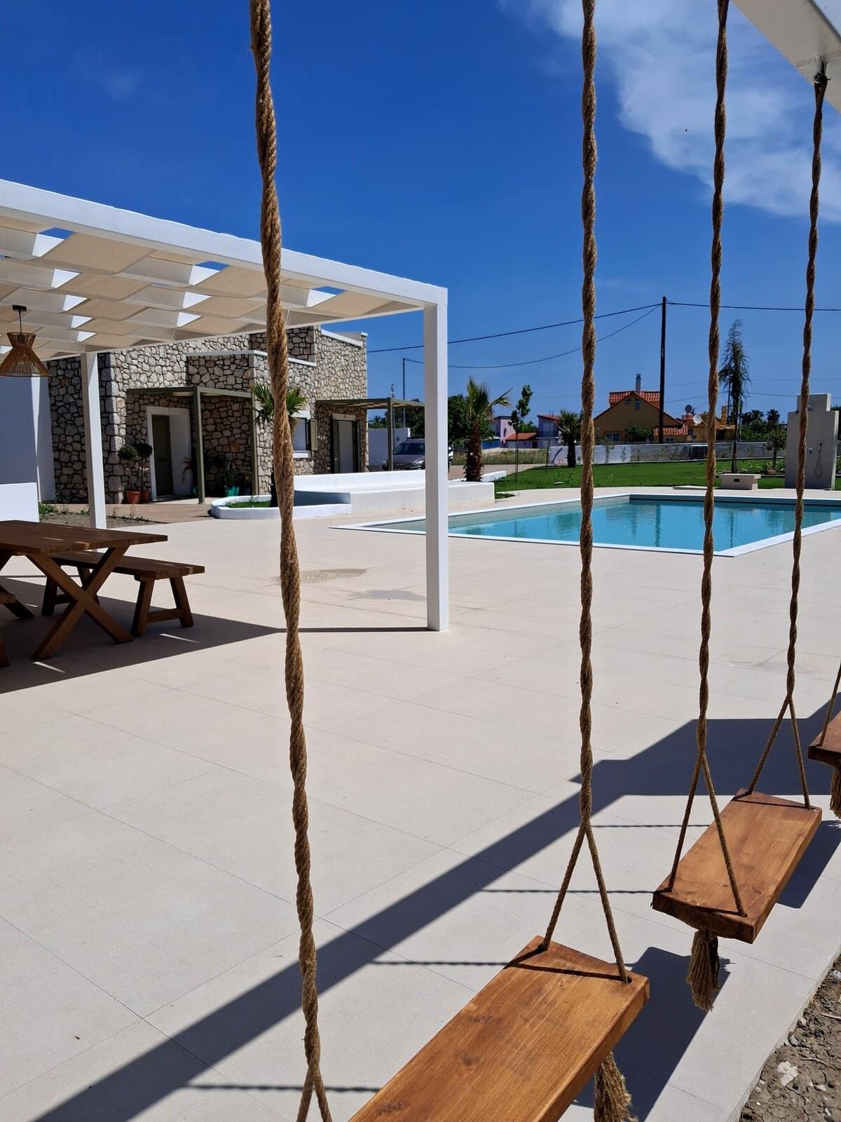 Lemoni — Garden & pool 7