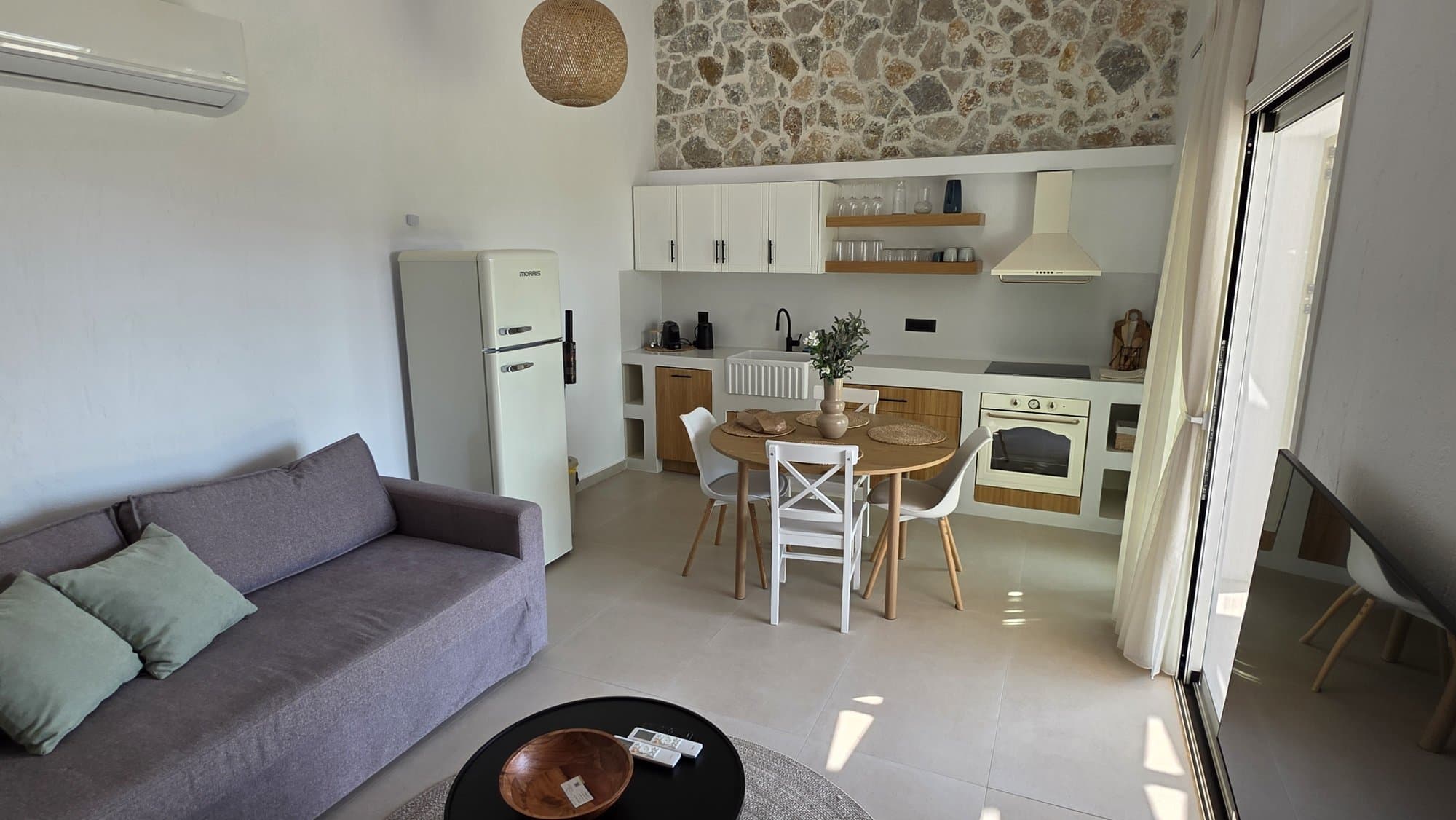 Lemoni — Living room 1
