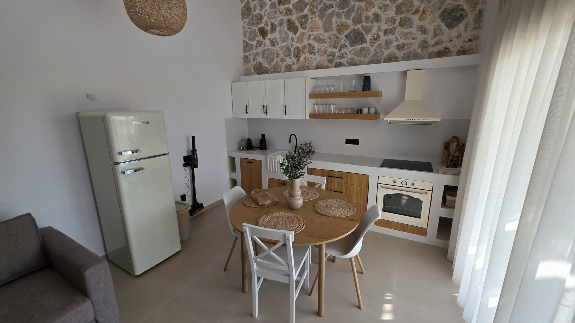 Lemoni — Kitchen 1