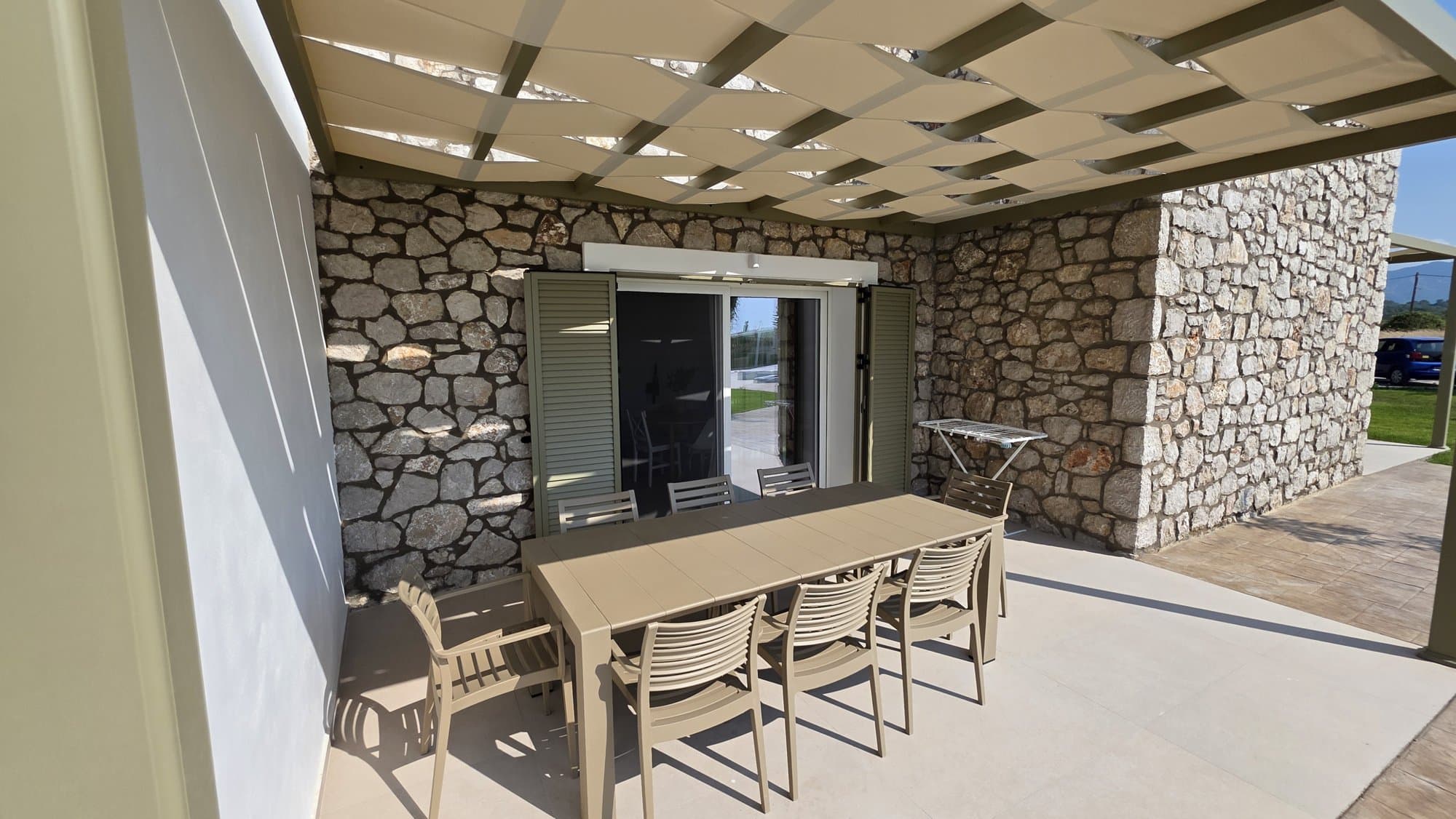 Lemoni — Garden & pool 1