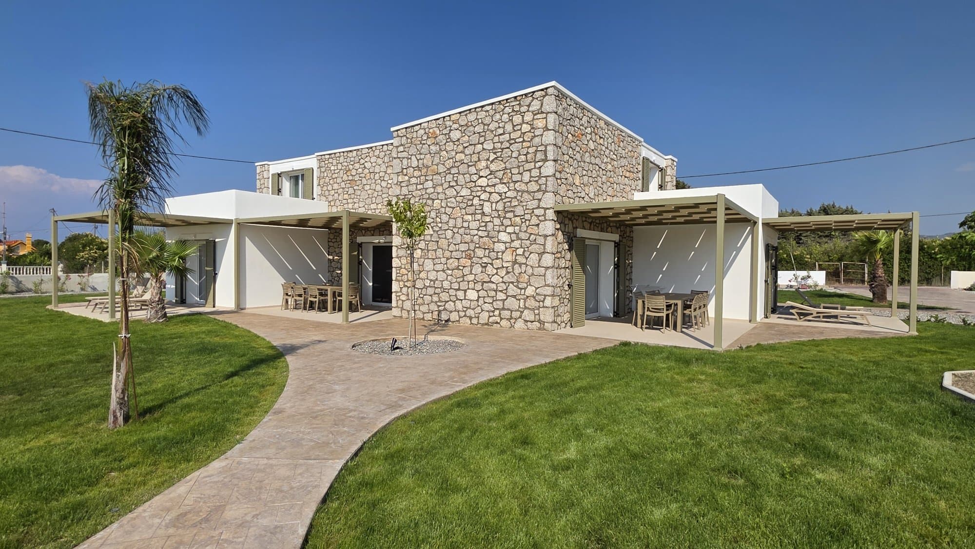 Lemoni — Exterior 1
