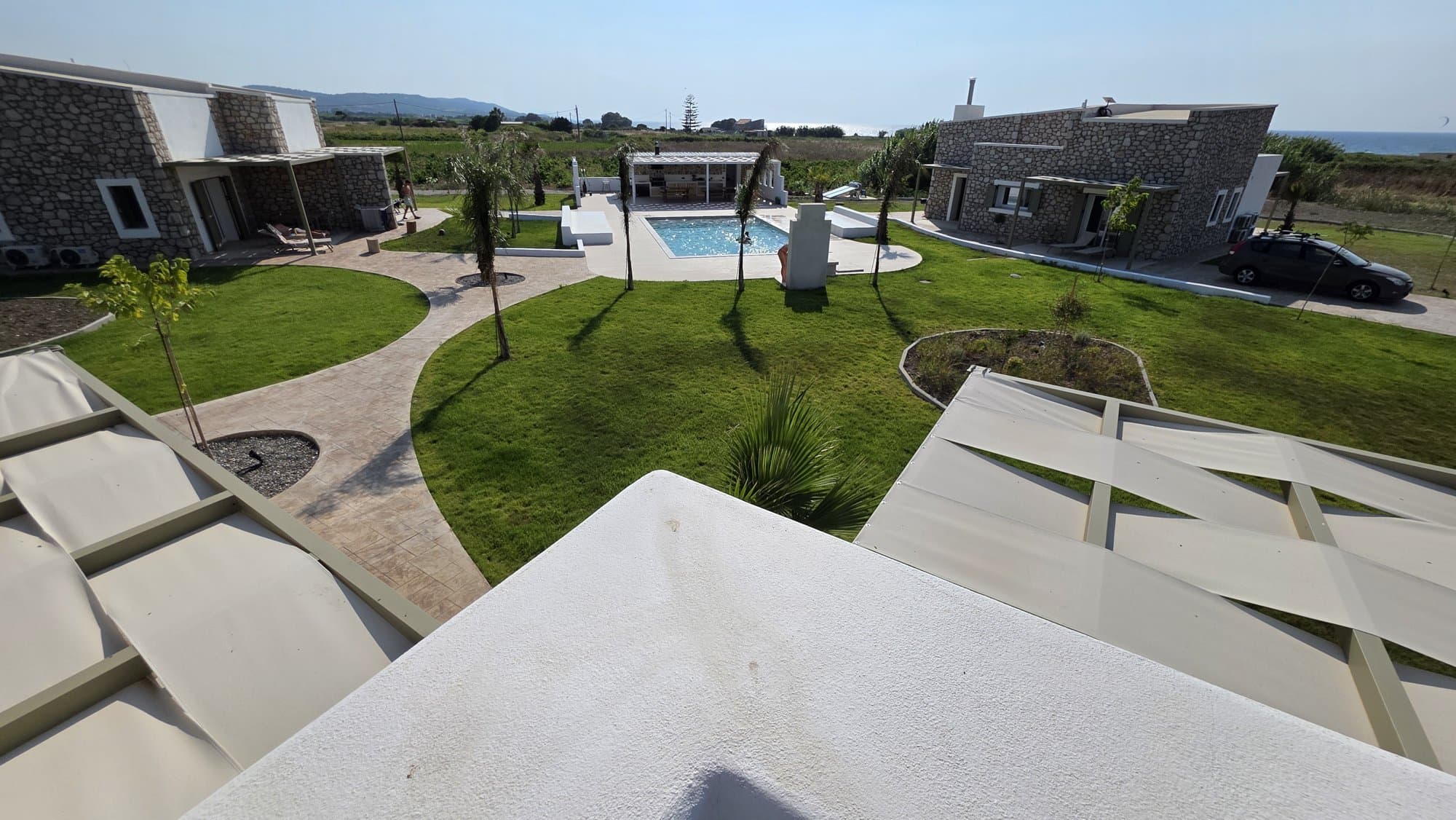 Lemoni — Garden & pool 2