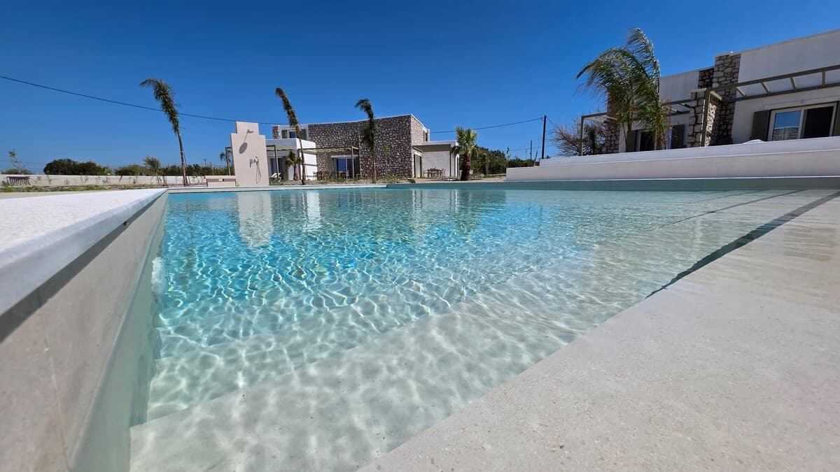 Olive — Garden & pool 5