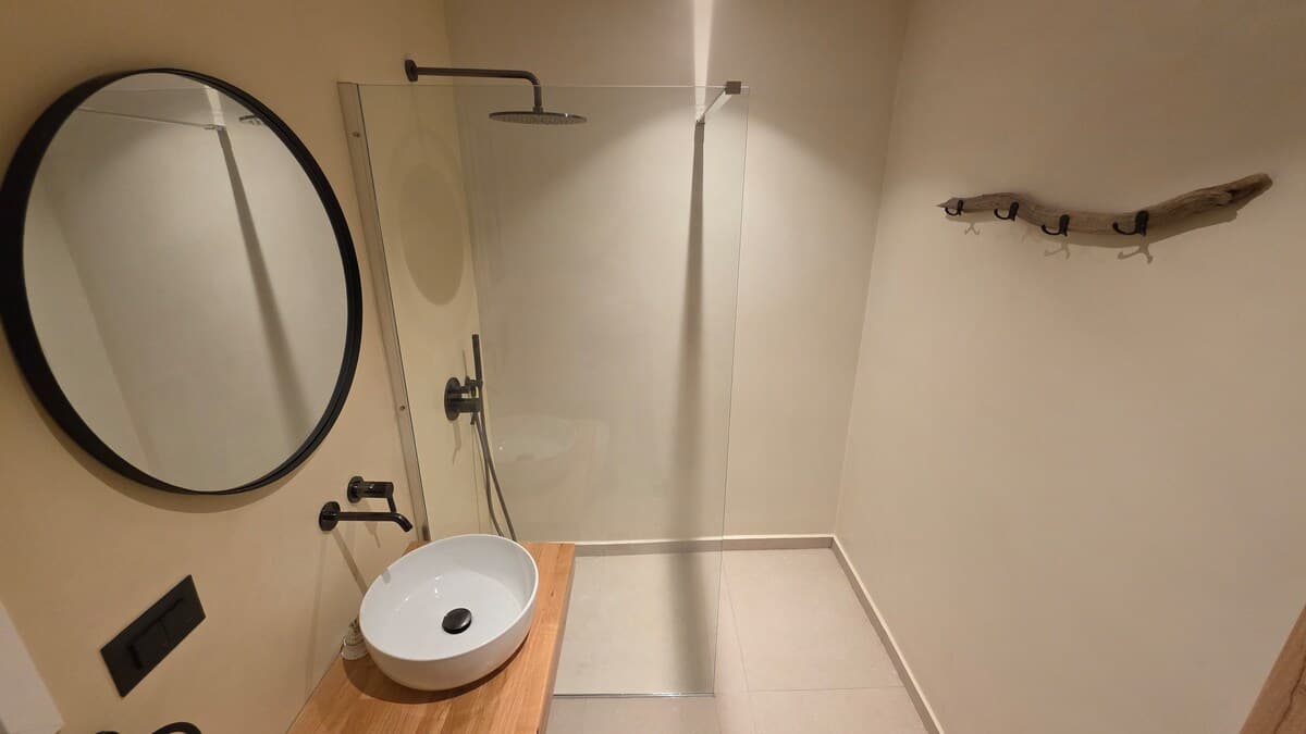 Olive — Bathroom 2