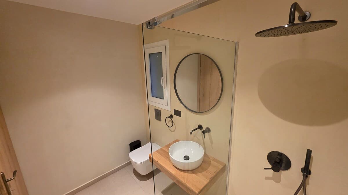 Olive — Bathroom 3