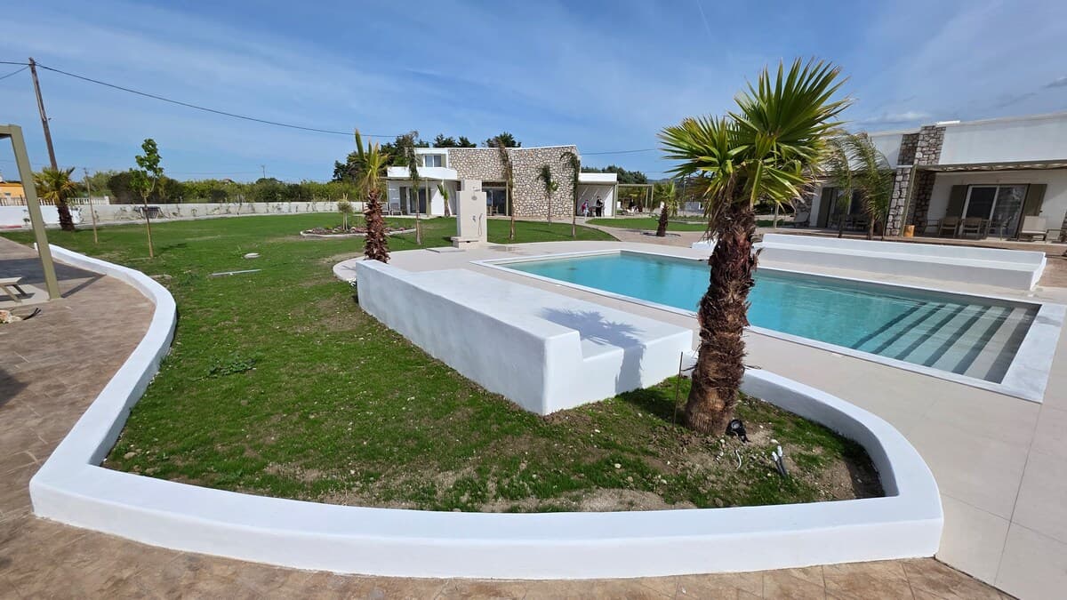 Olive — Garden & pool 6