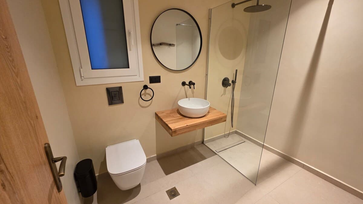 Olive — Bathroom 4