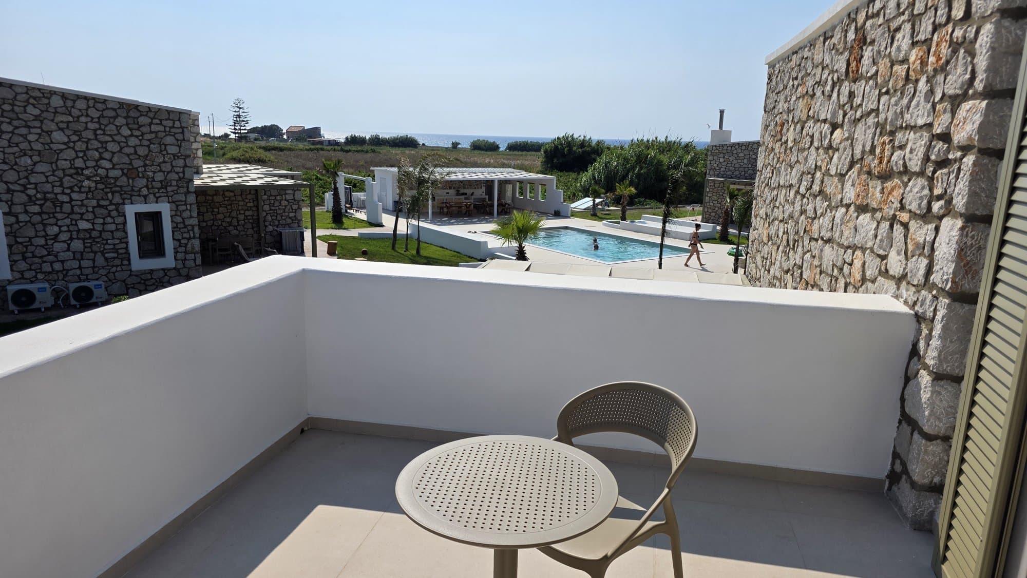 Olive — Garden & pool 3